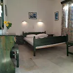 Chrisanthi Apartment *