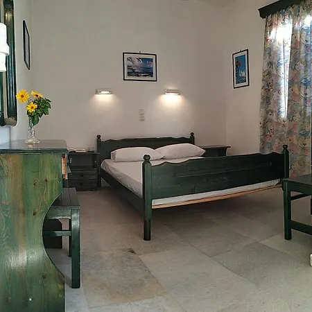 Chrisanthi Apartment *